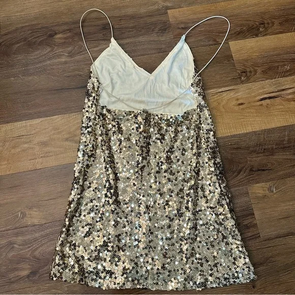 NWT Lulu’s Gold Sequin Mini Dress size M - Picture 2 of 5